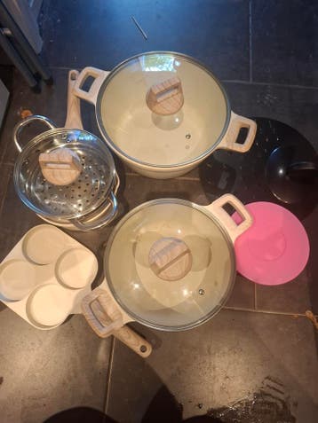 Gratis pannenset met glazen schalen