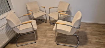 Set van 4 retro stoelen met armleuning