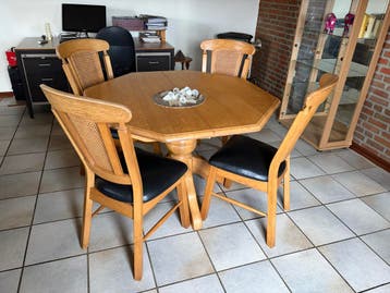 Uittrekbare eiken eettafelset met 4 leren stoelen
