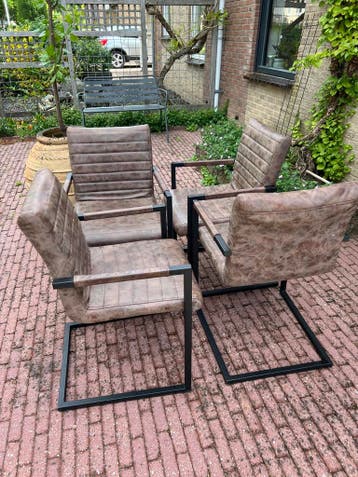 Gratis - 4 eetkamerstoelen