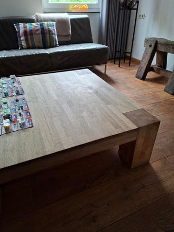 Robuuste eikenhouten salontafel