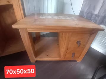 Set van 4 massief houten meubels: salontafel, sidetable, tv-