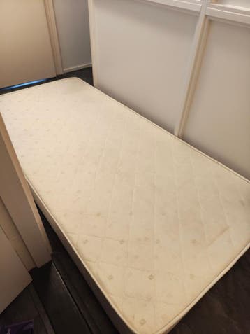 Boxspring bed zonder matras gratis