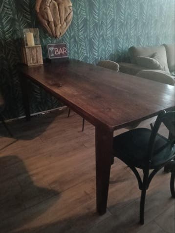 Robuuste houten eettafel - Perfect voor gezellige diners