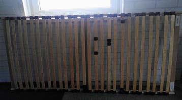 Gratis 1 of 2 lattenbodems 90x200 cm.  Bedbodem