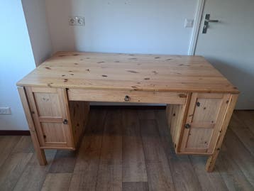 Massief houten bureau met opbergruimte