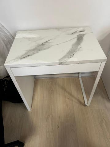 Witte bureau gratis