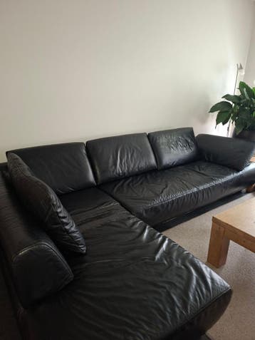 Zwart leren bank met lounge
