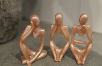 GERESERVEERD!  3 Epoxy Beeldjes 'De Denkers' - Roségoud