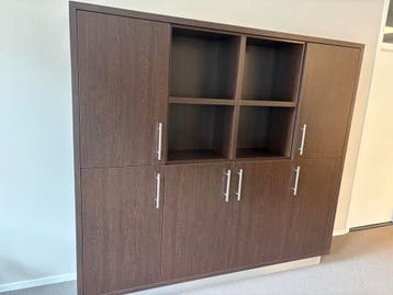 Div. degelijke houten kantoorkasten