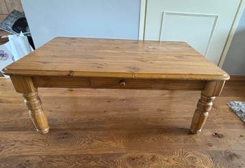 Massief houten salontafel met lade