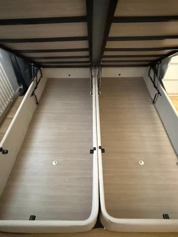 Boxspring bed met opbergruimte en hoofdbord