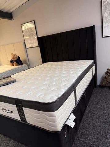 Comfortabel tweepersoonsbed met matras