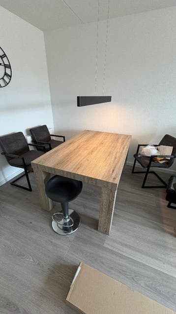 Gratis af te halen: Nette eetkamertafel, moet zsm weg.