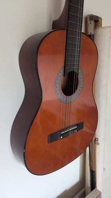 Simpele gitaar als decoratie