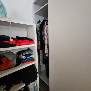 Gratis grote kledingkast met schuifdeuren