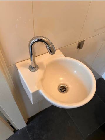 Fontein met toebehoren (exclusief kraan)