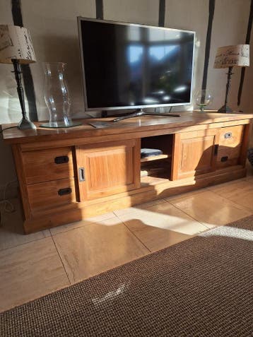 Stevig teakhouten TV meubel met veel opbergruimte