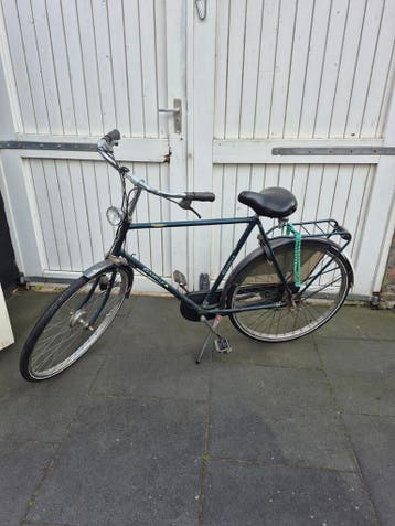 Oude fiets gratis (1 is al weg, de ander is gereserveerd)