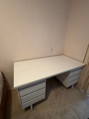GRATIS METALEN AFSLUITBAAR BUREAU