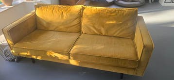 Gratis, Comfortabele 2-zitsbank in okergeel velours