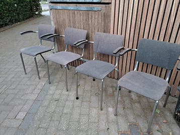 Gratis 4 vintage stoelen