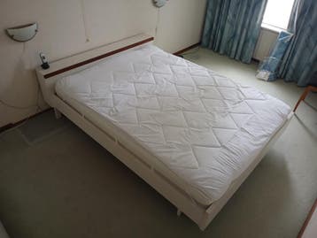 Tweepersoons bed hout en metaal, gebroken wit 200x150x40 cm