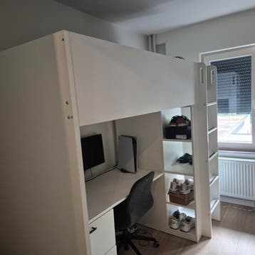 Hoogslaper met bureau en opbergruimte Ikea