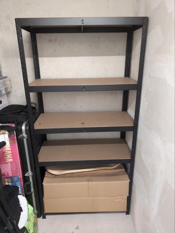 Stellingkast. Gratis ophalen.