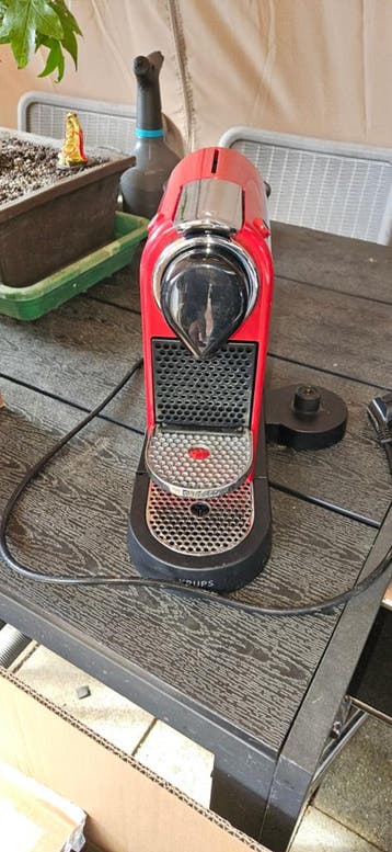 Nespresso Krups Essenza Mini Rood ( WERKT NIET !! )