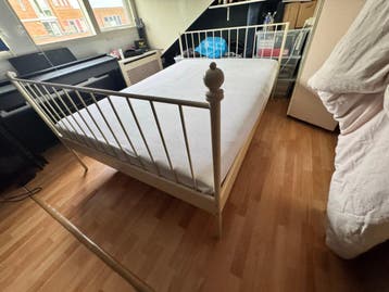 White bed ikea 140*200
