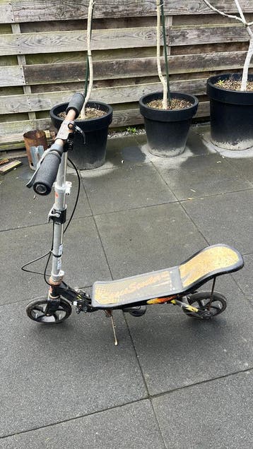Skeere space scooter werkt wel maar beetje kapot