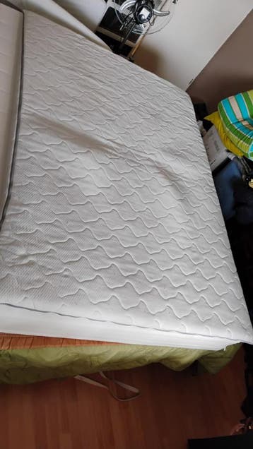 Dit is een tweepersoons matras topper