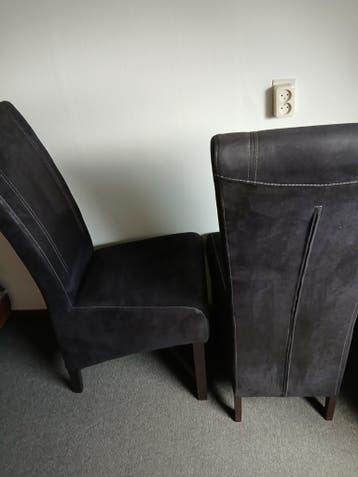 4 zwarte eetkamerstoelen met hoge rugleuning