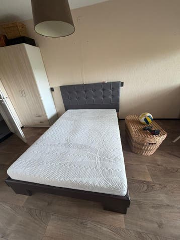 Gratis bijna E100 moie  bed met matras en 2 kledingkast