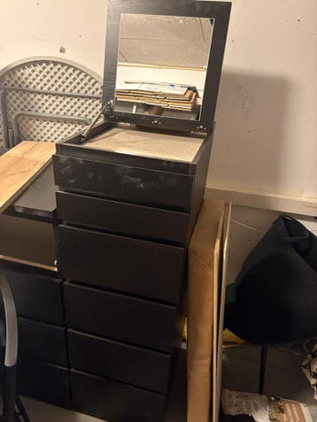 IKEA kastje met spiegel - Ideaal voor make-up of sieraden