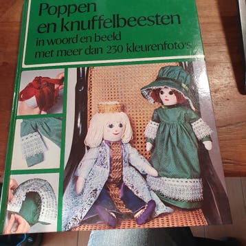 Boek poppen en knuffelbeesten in woord en beeld