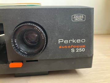 Zeiss Ikon Perkeo  Diaprojector met afstandsbediening