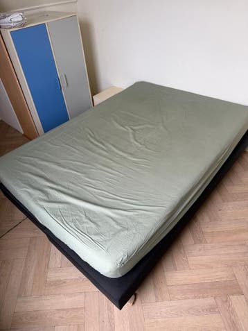 Gratis tweepersoonsbed met matras - 140x200 cm