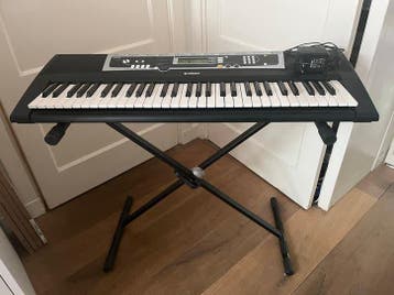 Gratis  opknapper Yamaha PSR-E333 Keyboard met standaard
