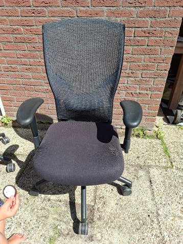 Gratis bureaustoelen Quantore alleen ophalen