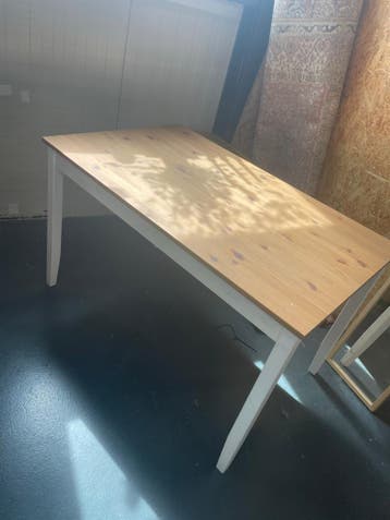Gratis 4-persoons tafel, veel gebruikt (118x74x73 cm)