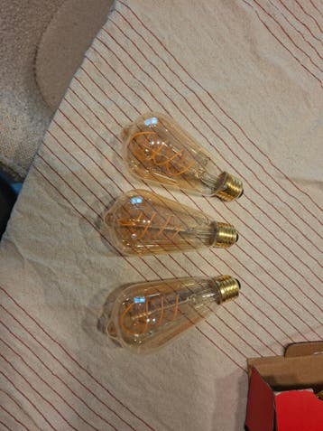 3 Mooie decoratieve LED filament lampen (E27)