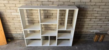 Houten boekenplank gratis af te halen