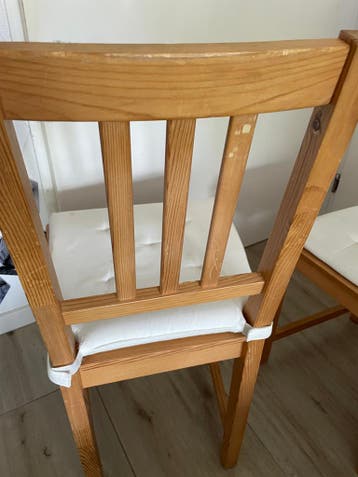 2 Houten IKEA stoelen met kussens