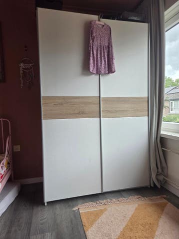 Moderne kledingkast met schuifdeuren - wit/houtlook