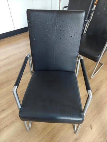 6 stoelen kunstleer, beschadigd, ideaal voor restauratie
