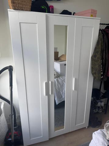 IKEA BRIMNES kledingkast (3-deurs, wit, met spiegel)