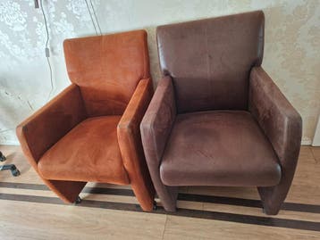 6 Verrijdbare Fauteuils: 2 Donkerbruin, 4 Terracotta