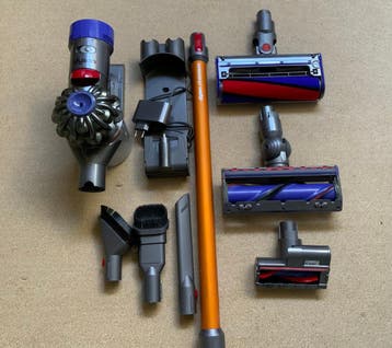 Dyson v8 absolute i.z.g.s. €195 evt met nieuwe motor en accu